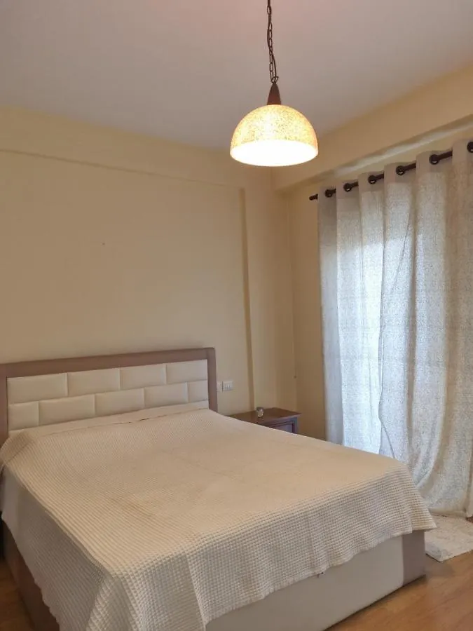 Family Apartment In Center Of ティラナ