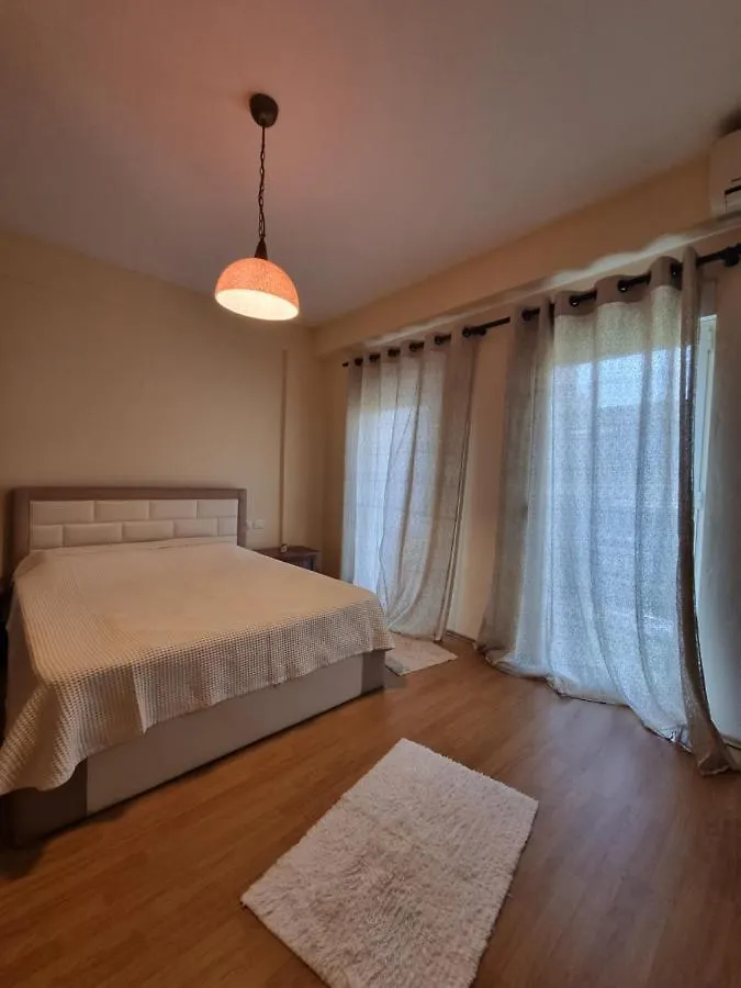 Family Apartment In Center Of ティラナ